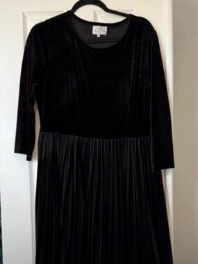 Dainty Jewells velvet dress